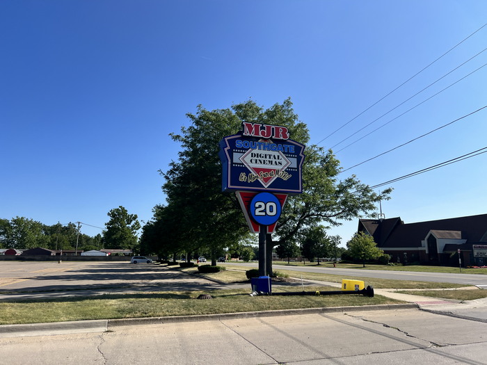 MJR Southgate Cinema 20 - July 9 2022 Photo (newer photo)